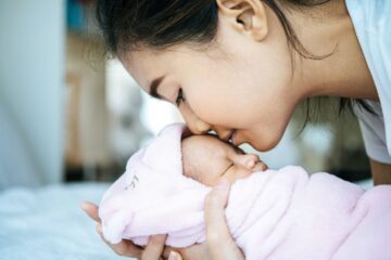 Pijat Membantu Bayi Agar Nyenyak Tidur dan Tidak Rewel